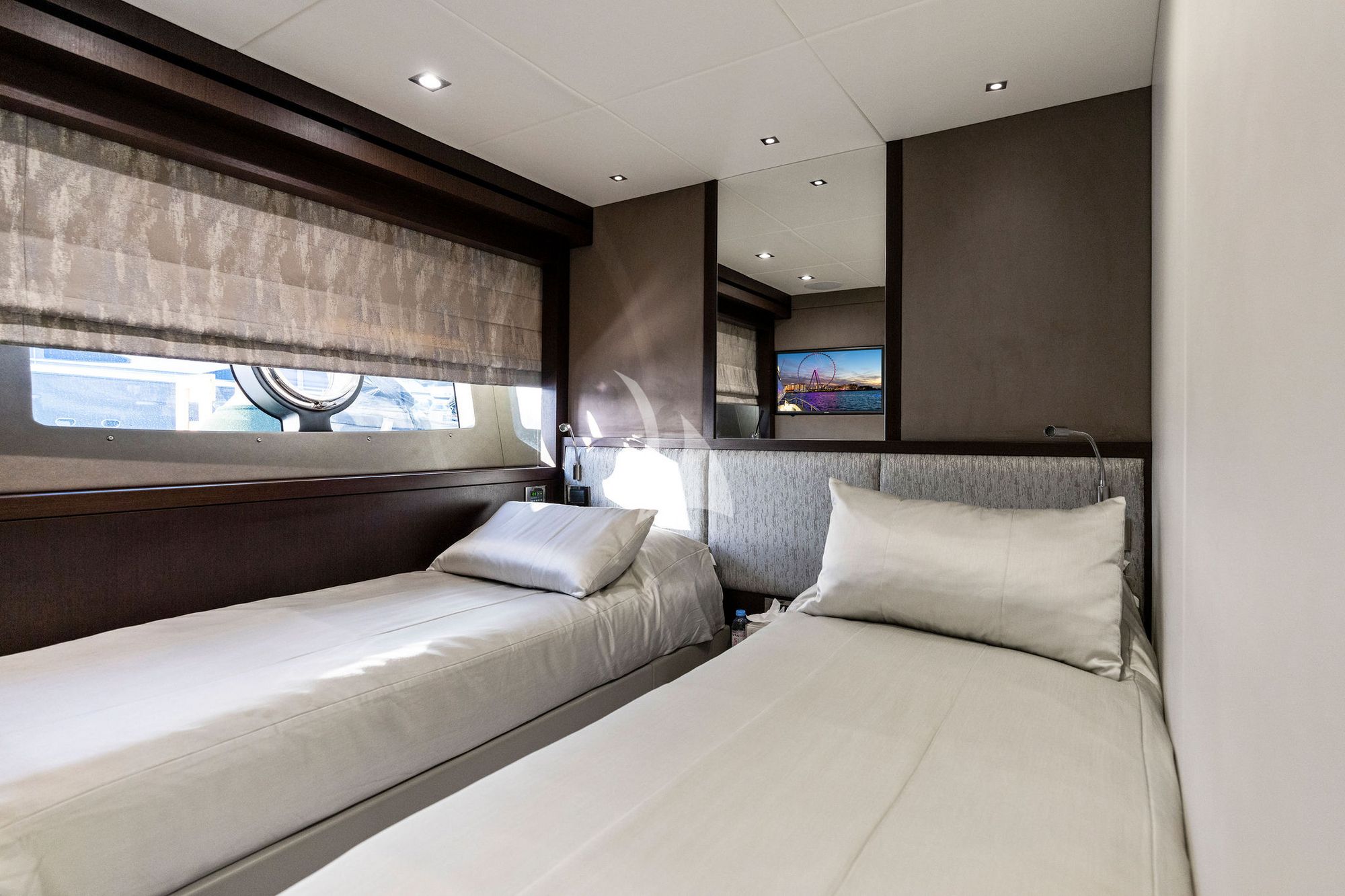NEW EDGE Sunseeker 95 - twin cabin 1
